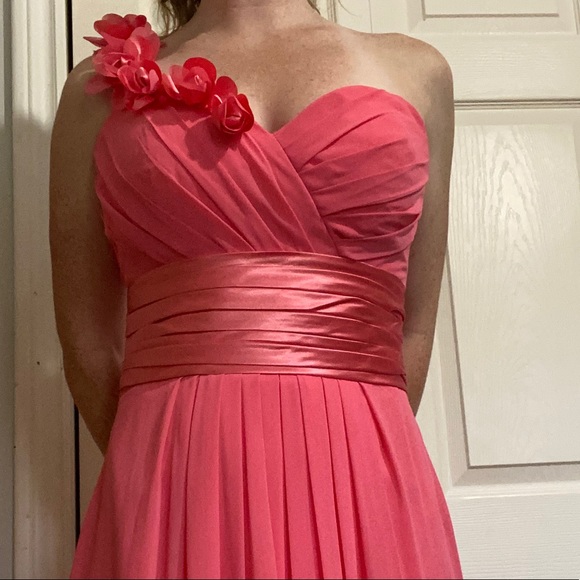 Bridesmaid’s/prom dress - Picture 1 of 9